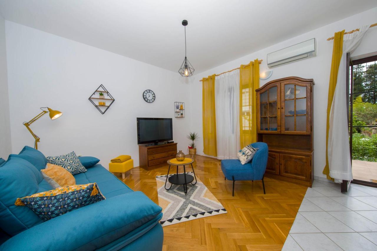 3 Bedroom Apartment Antonio Kaštela Buitenkant foto